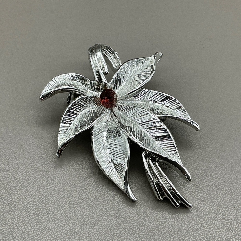 Gerrys Flower Pin Brooch Womens Silver Tone Red Rhinestone Center Vintage Floral